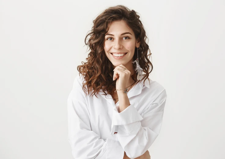 Femme au sourire sain et éclatant