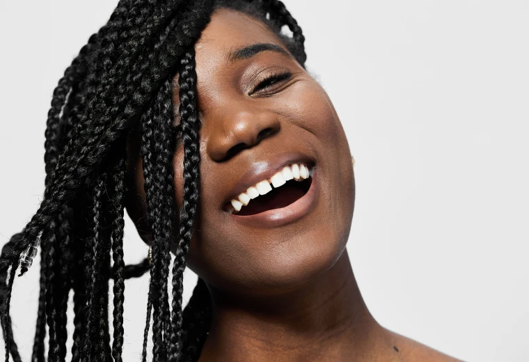 Sourire avec diastème, une indication pour la pose de facettes dentaires